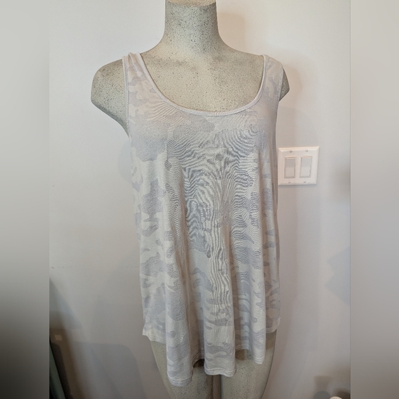 Torrid Active Camo burn out tank Grey Camo plus Size Size 2x - Picture 8 of 15